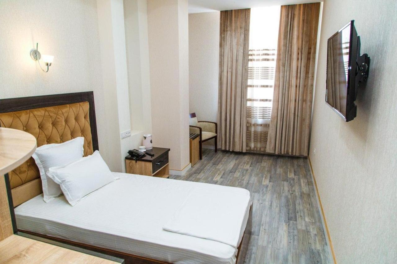 Shedevr Plaza Hotel Namangan Eksteriør billede