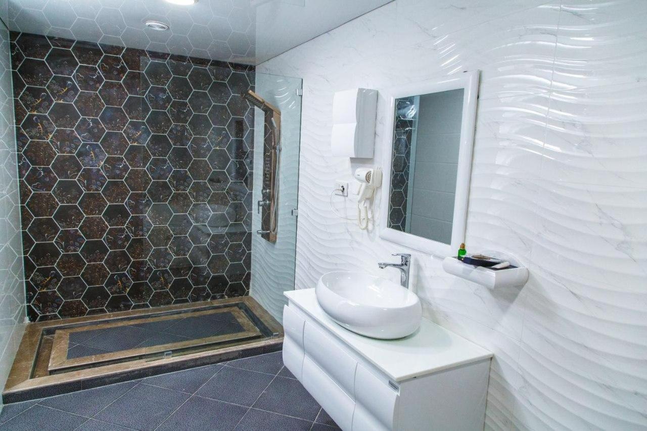 Shedevr Plaza Hotel Namangan Eksteriør billede