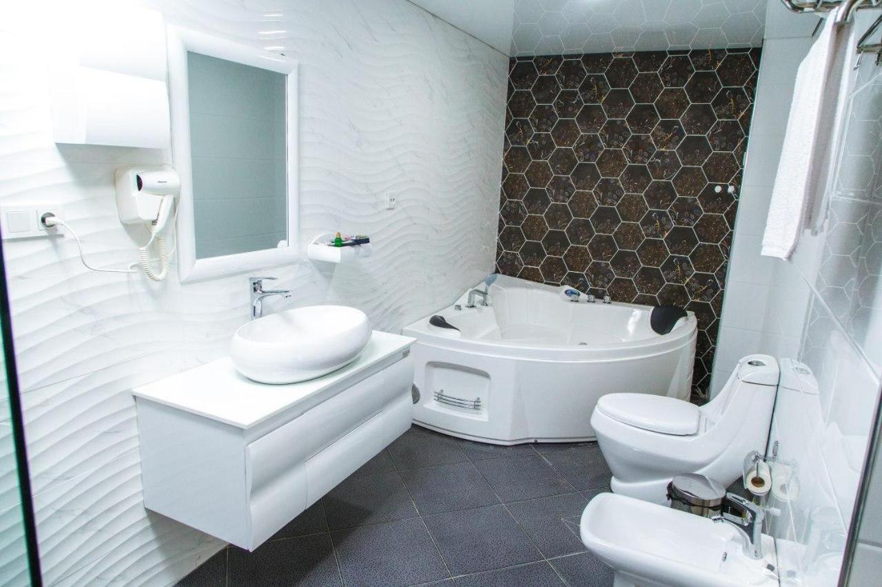 Shedevr Plaza Hotel Namangan Eksteriør billede