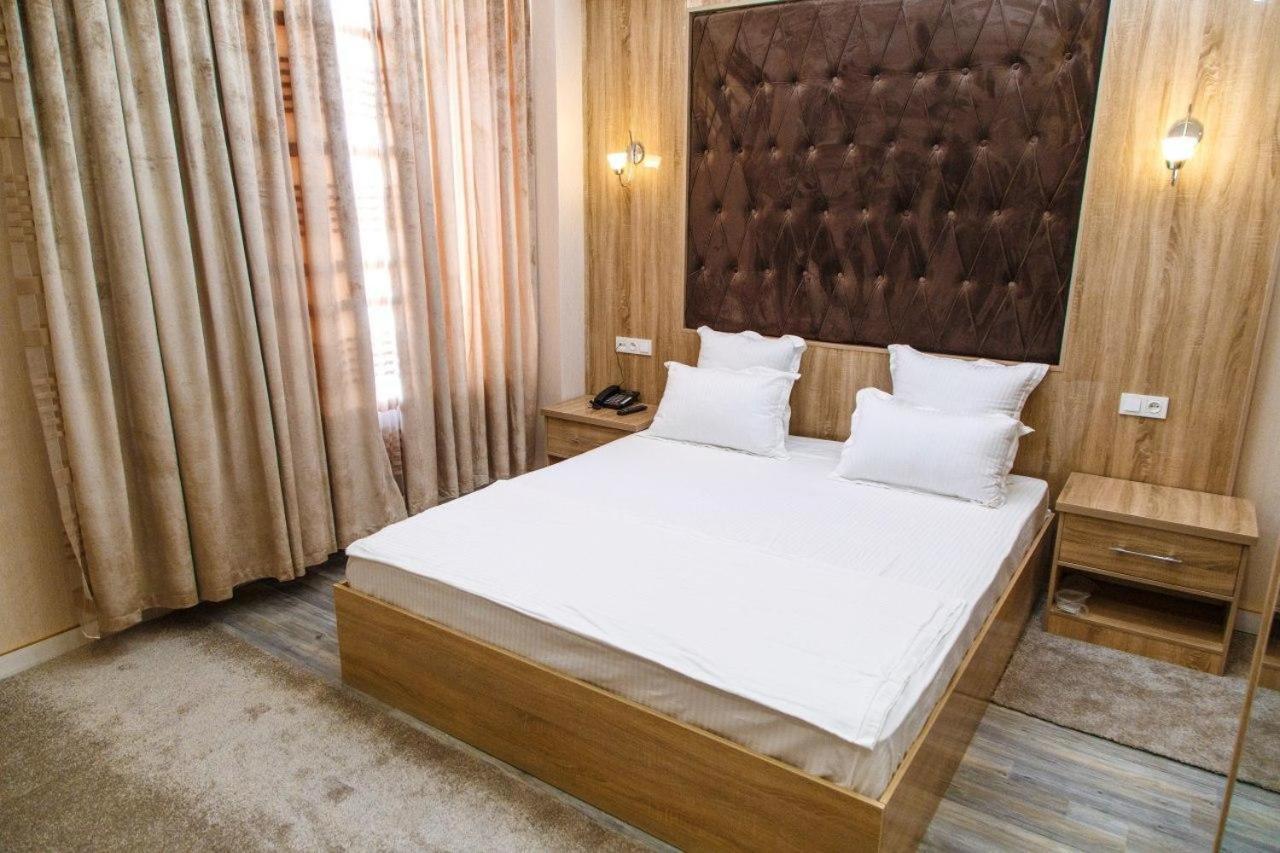 Shedevr Plaza Hotel Namangan Eksteriør billede