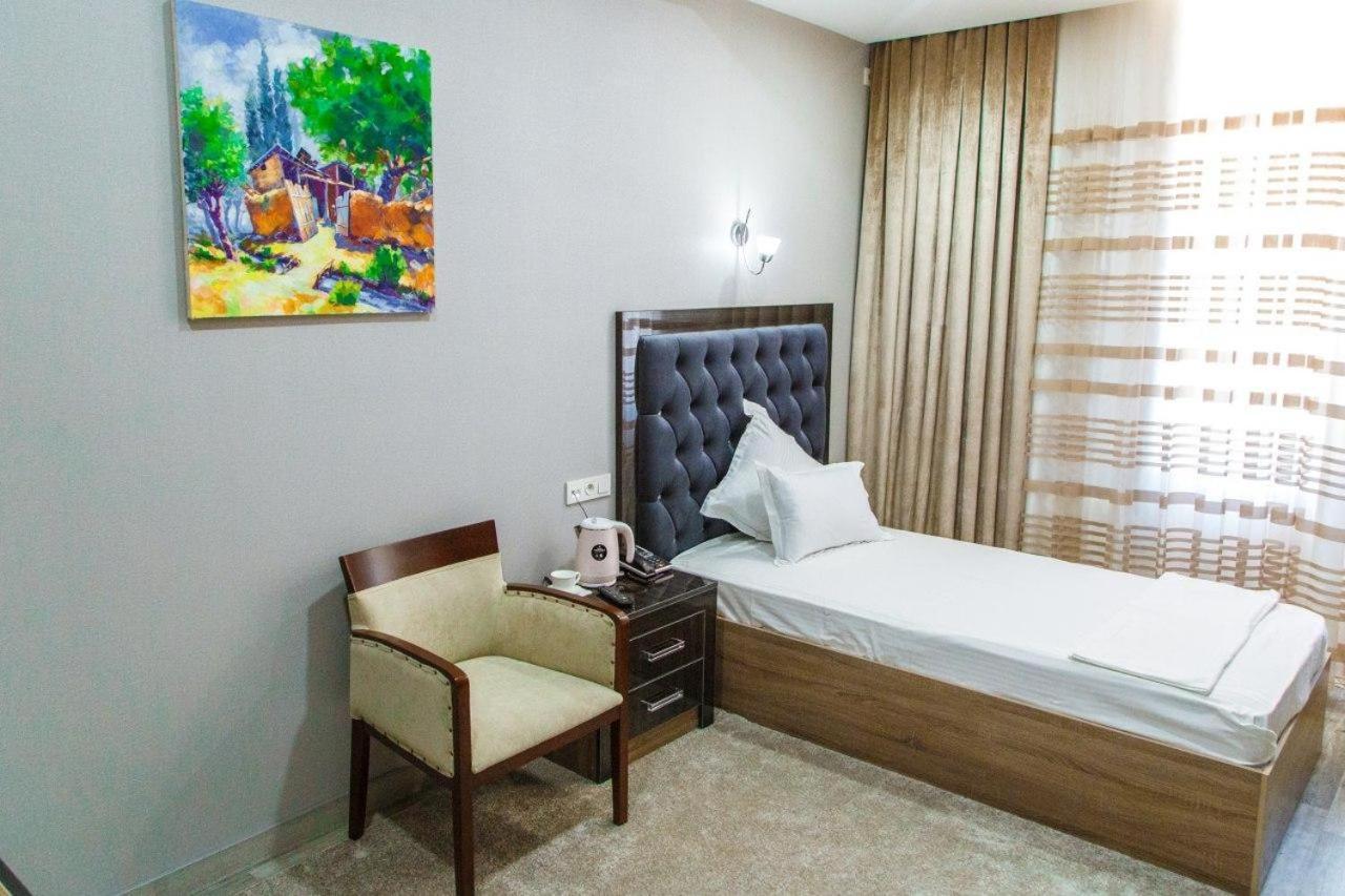Shedevr Plaza Hotel Namangan Eksteriør billede